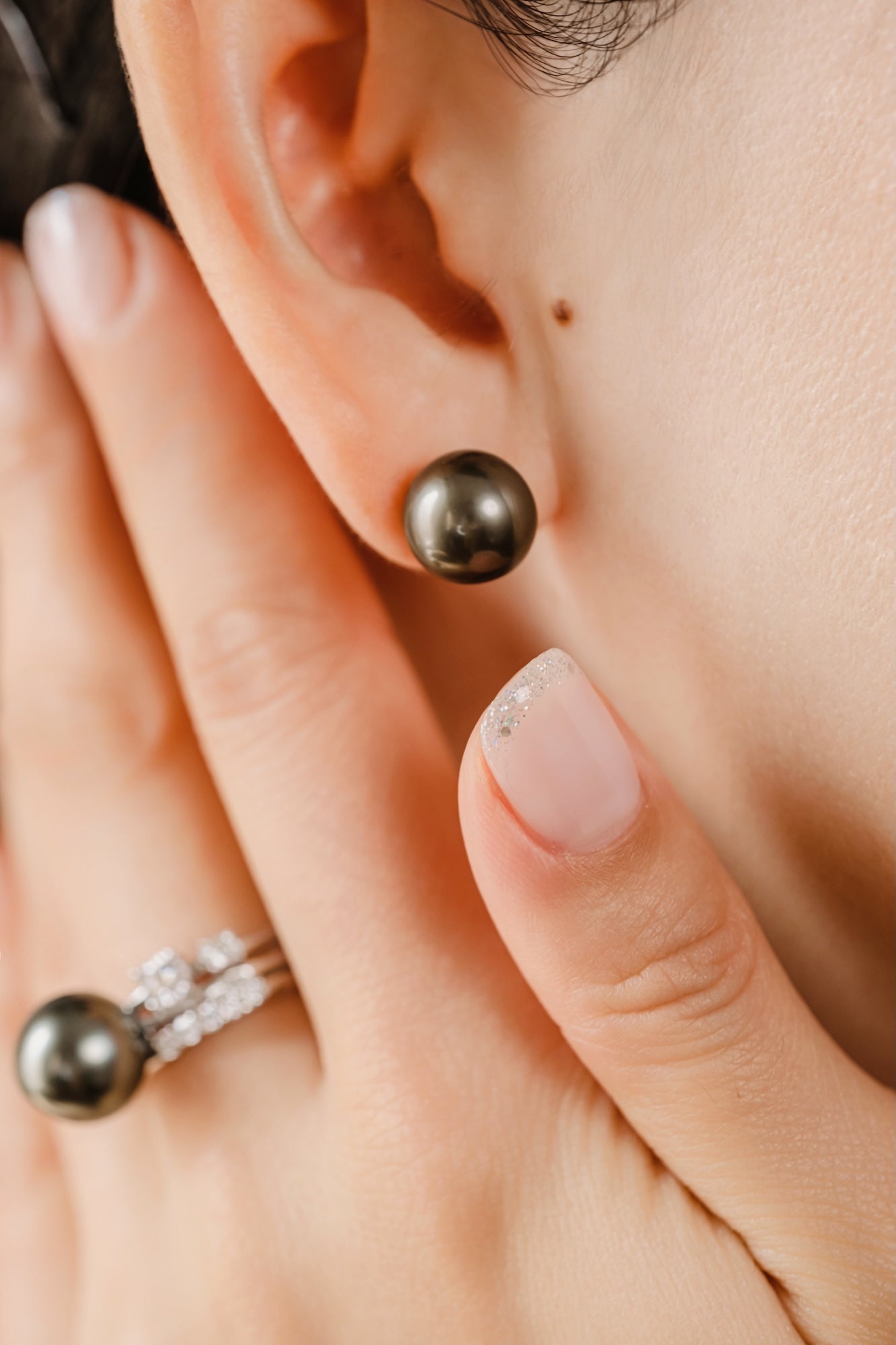 10-11mm Tahitian Pearl Ear Studs 18K Gold