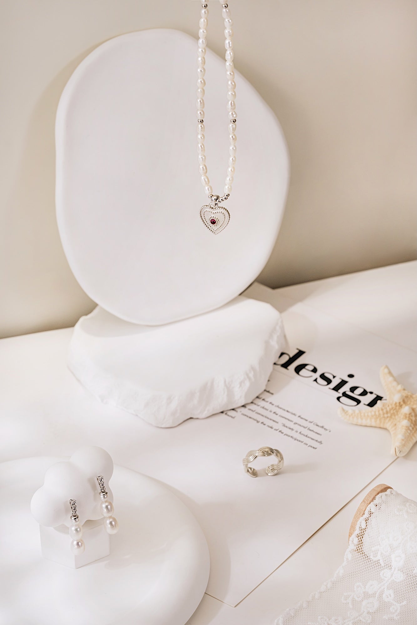 Hearttrace Pearl Necklace