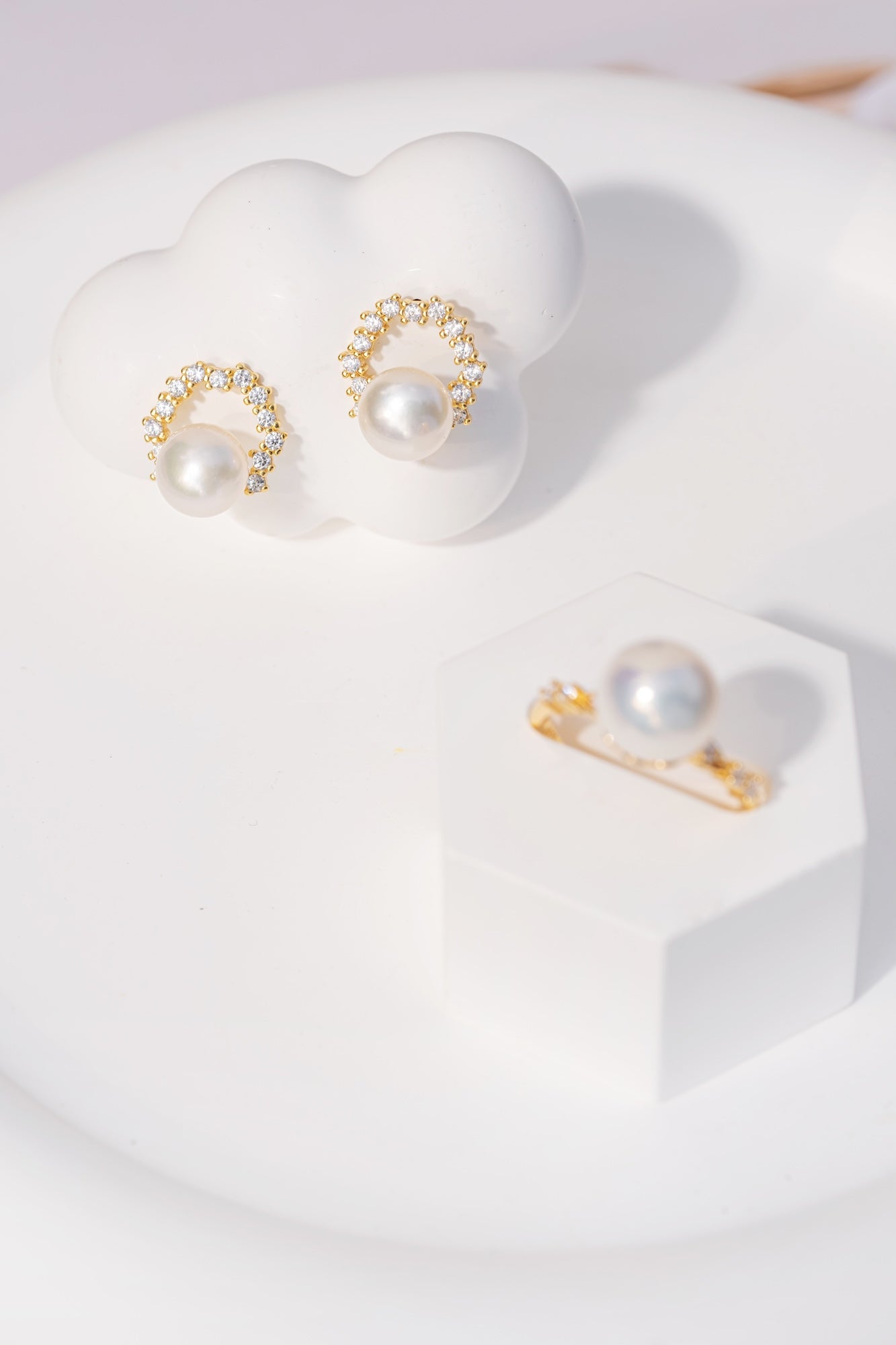 Starlight Button Pearl Ear Studs