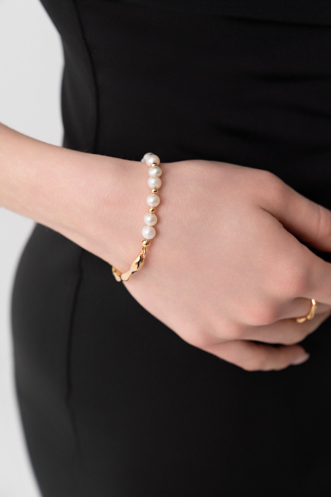 Stem Freshwater Pearl Bracelet