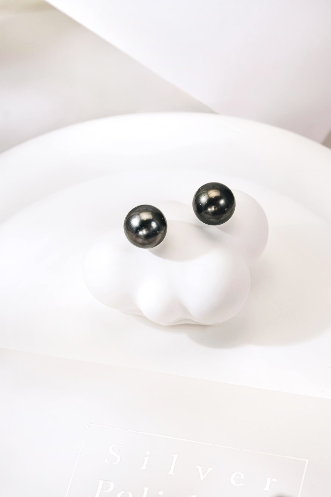 10-11mm Tahitian Pearl Ear Studs 18K Gold