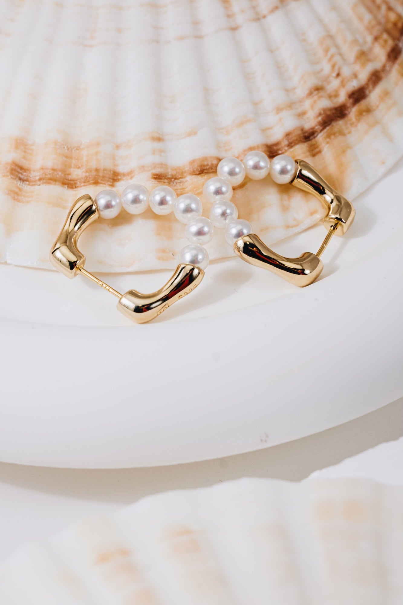 Link Pearl Hoop Earrings