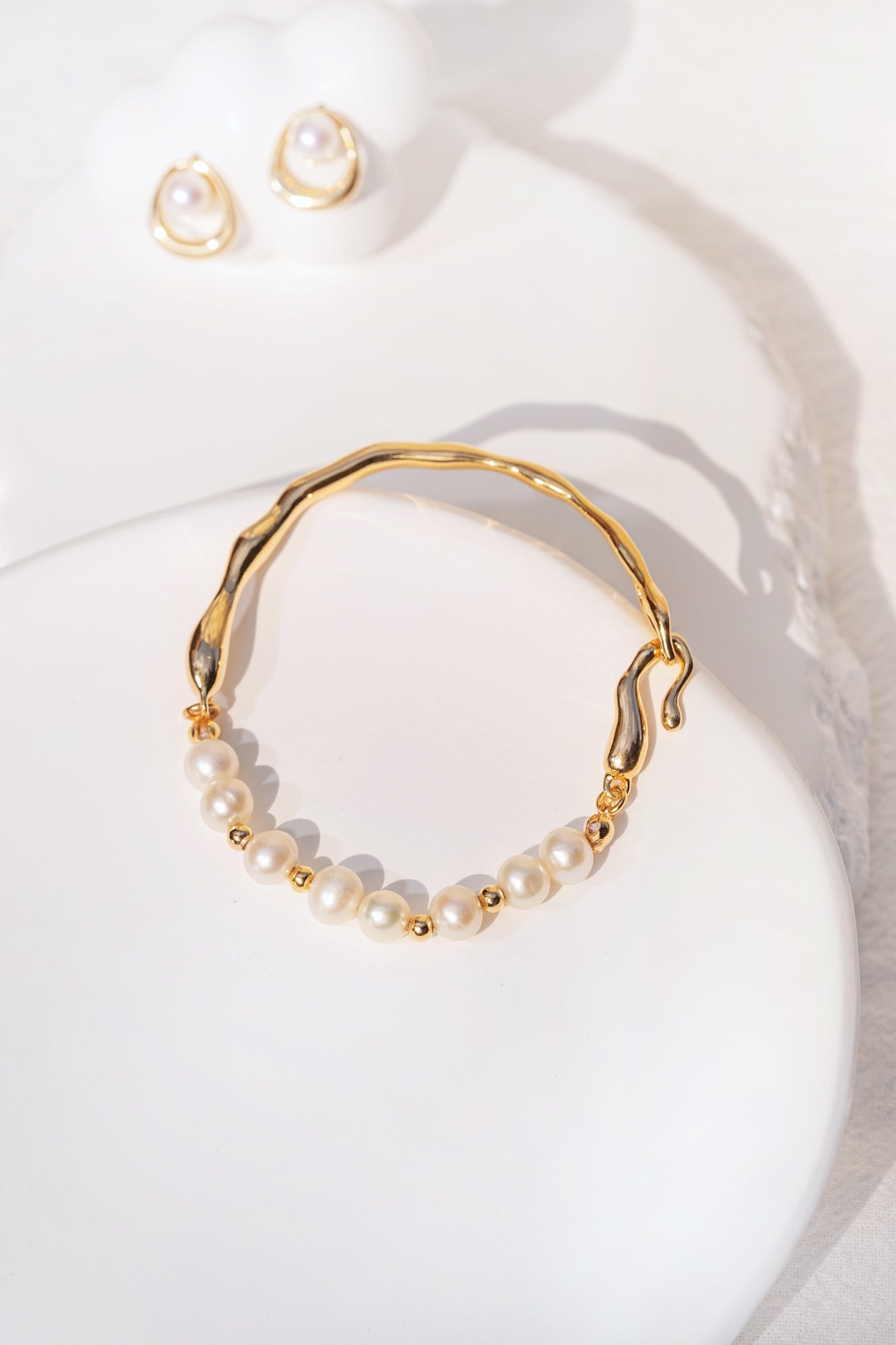 Stem Freshwater Pearl Bracelet