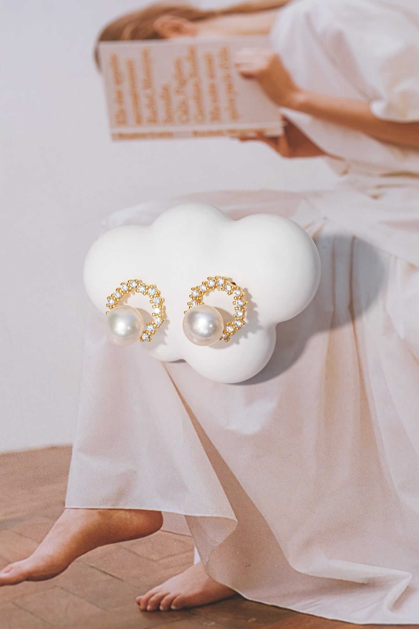 Starlight Button Pearl Ear Studs