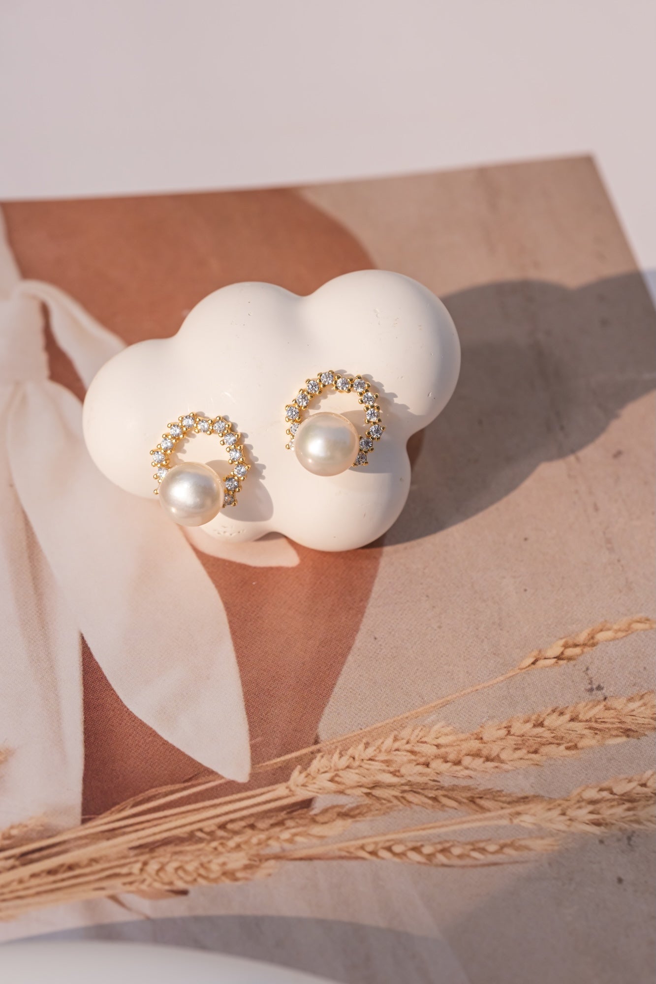 Starlight Button Pearl Ear Studs