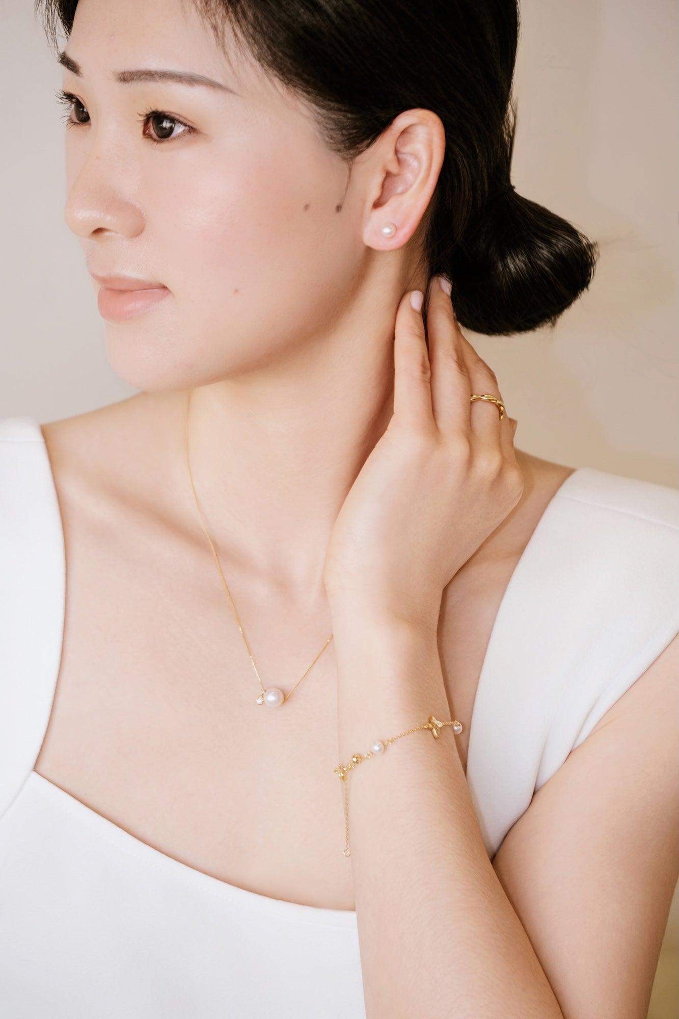 5.5-6mm Akoya Pearl Ear Studs 18K Gold